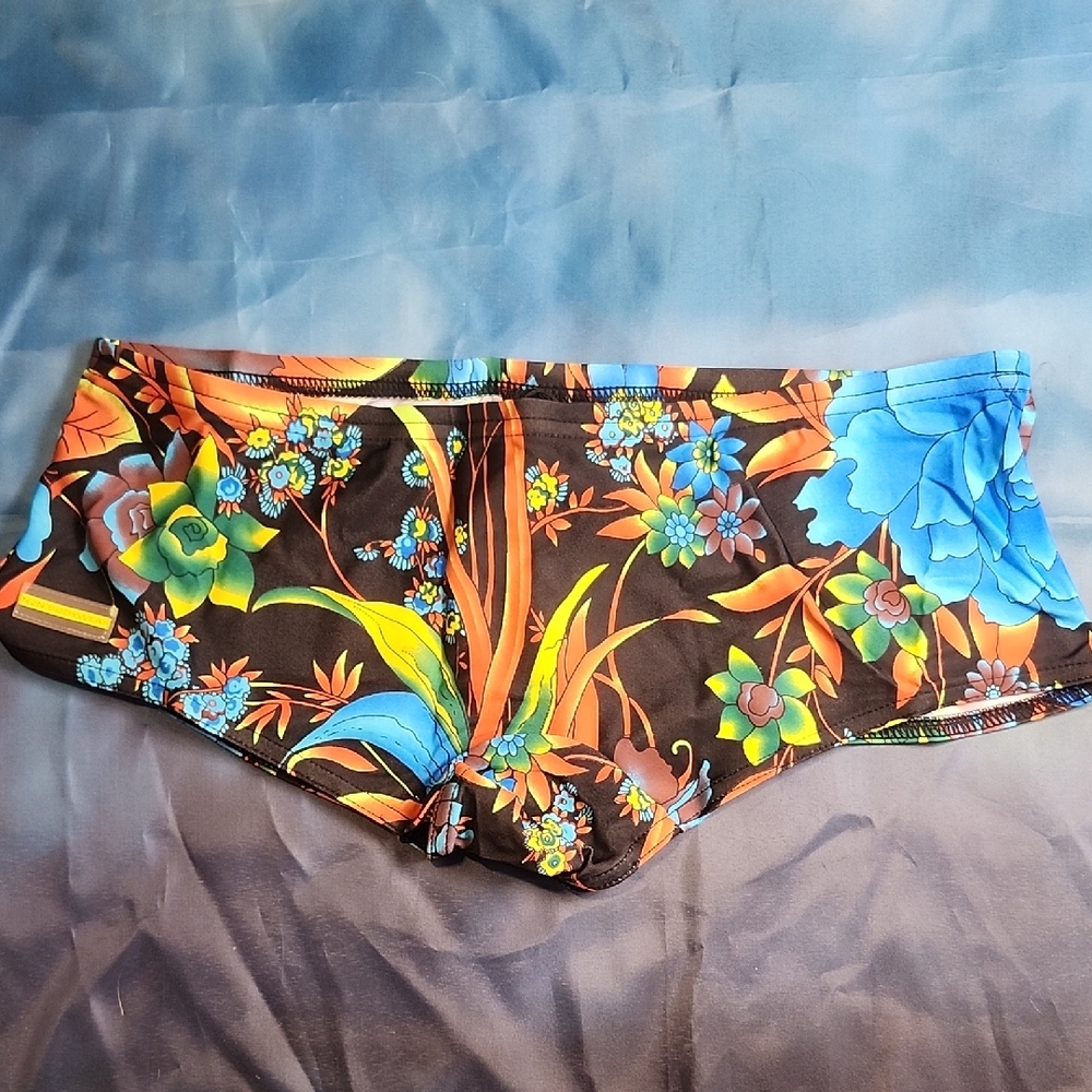 N2N A1 Black Dynasty Swim Bried Floral Oriental Pattern. Rare